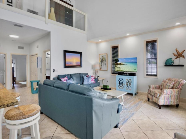 Holmes Beach Vacation Rental with Pool, Spa & Tiki Bar - Anna Maria Island